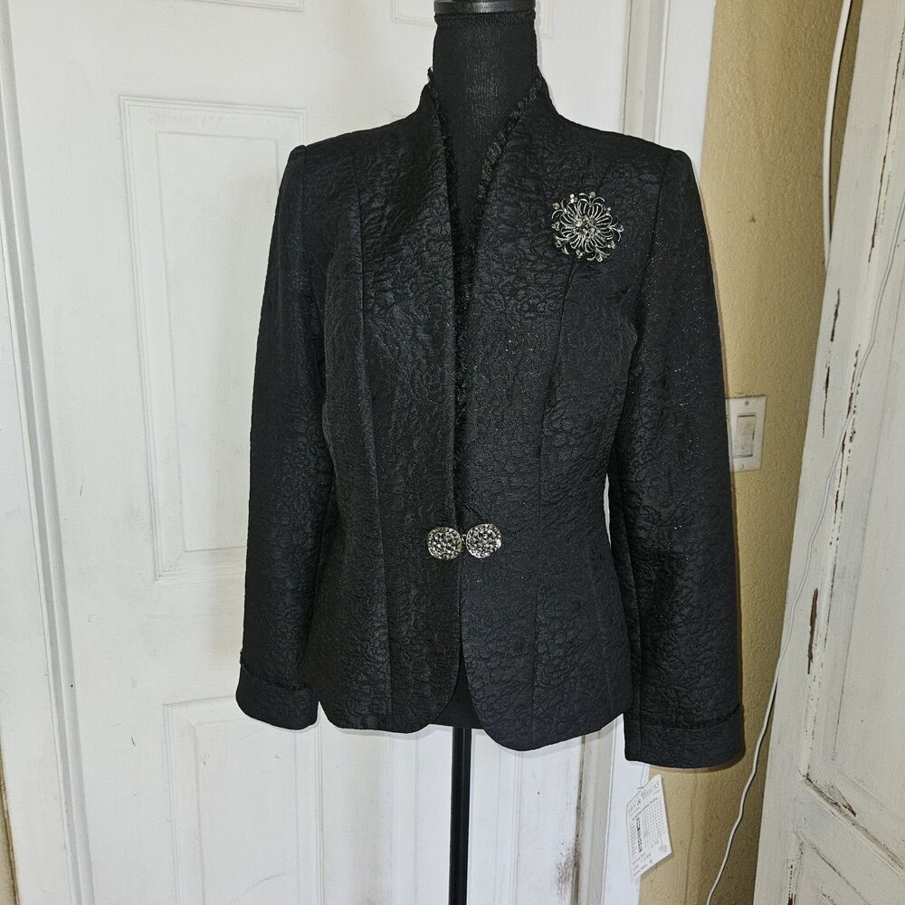 LILY&TAYLOR Blazer Size 4 NWT